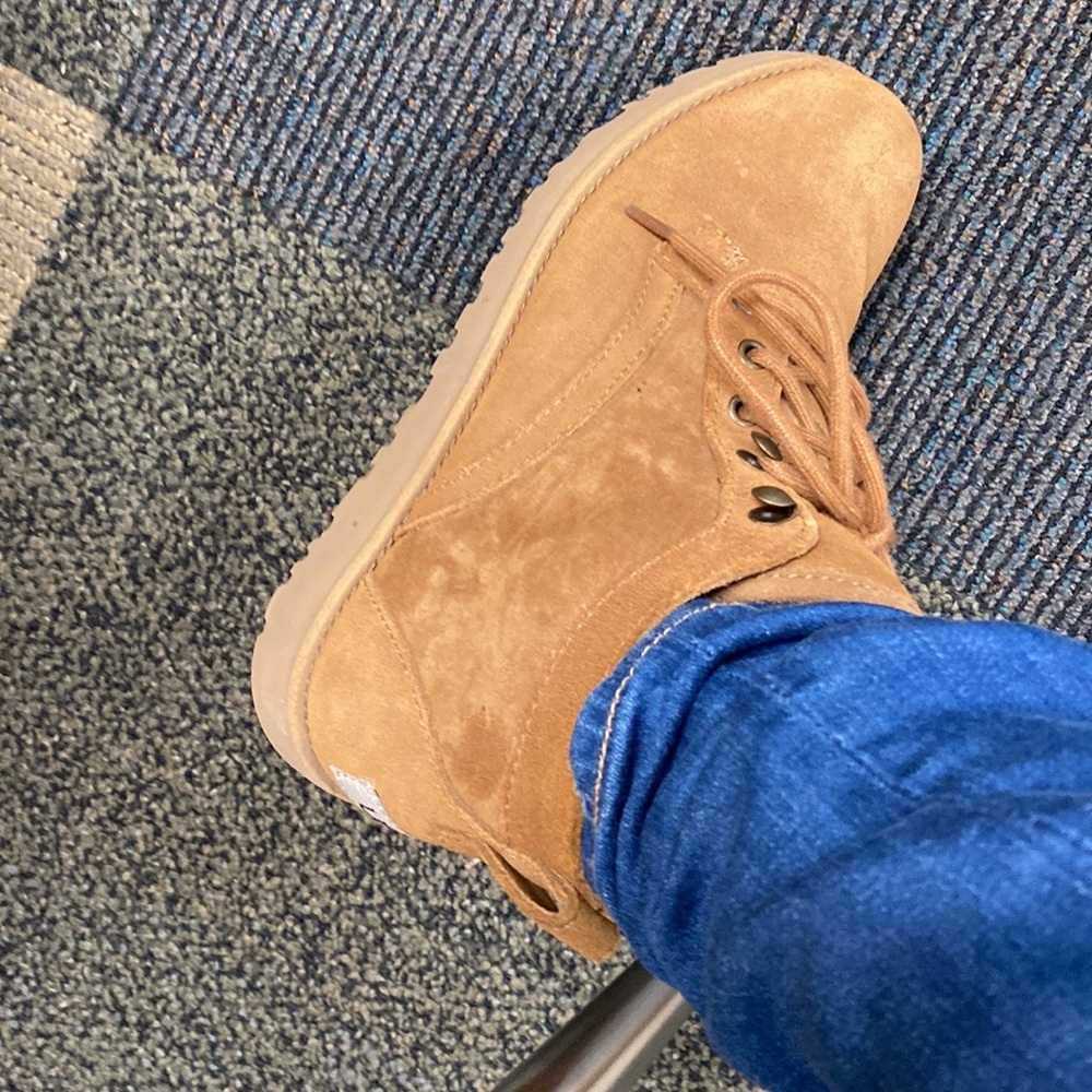 Bethany Ugg Boot Good Condition - image 4